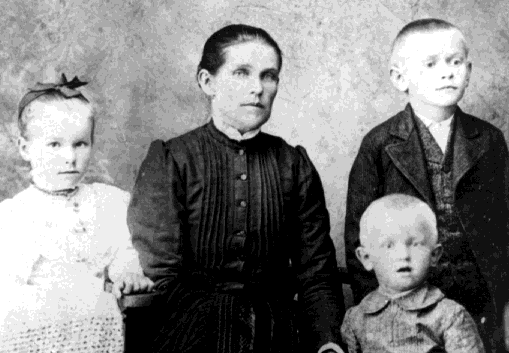 Horvat Family Before Emmigration, 1906